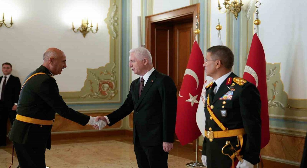 İstanbul Valiliğinde 30 Ağustos Zafer Bayramı töreni: Vali Davut Gül, tebrikleri kabul etti