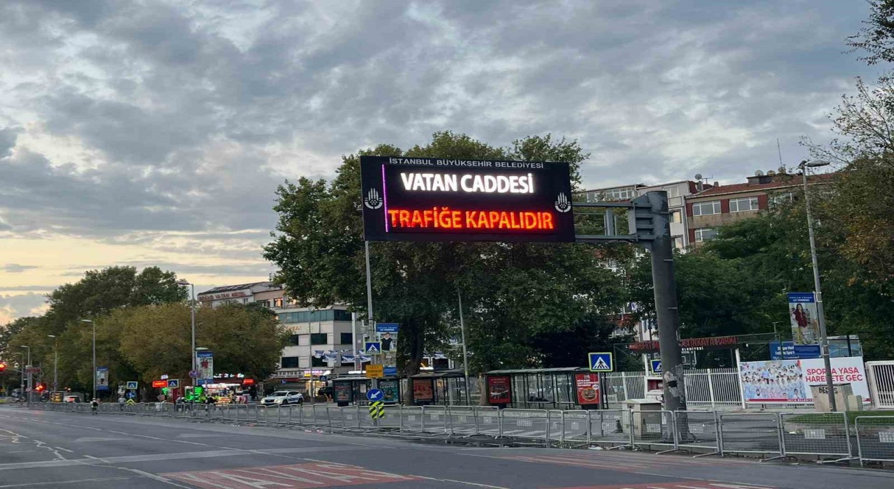 İstanbulda 30 Ağustos Zafer Bayramı kutlama provaları nedeniyle bazı yollar trafiğe kapatıldı