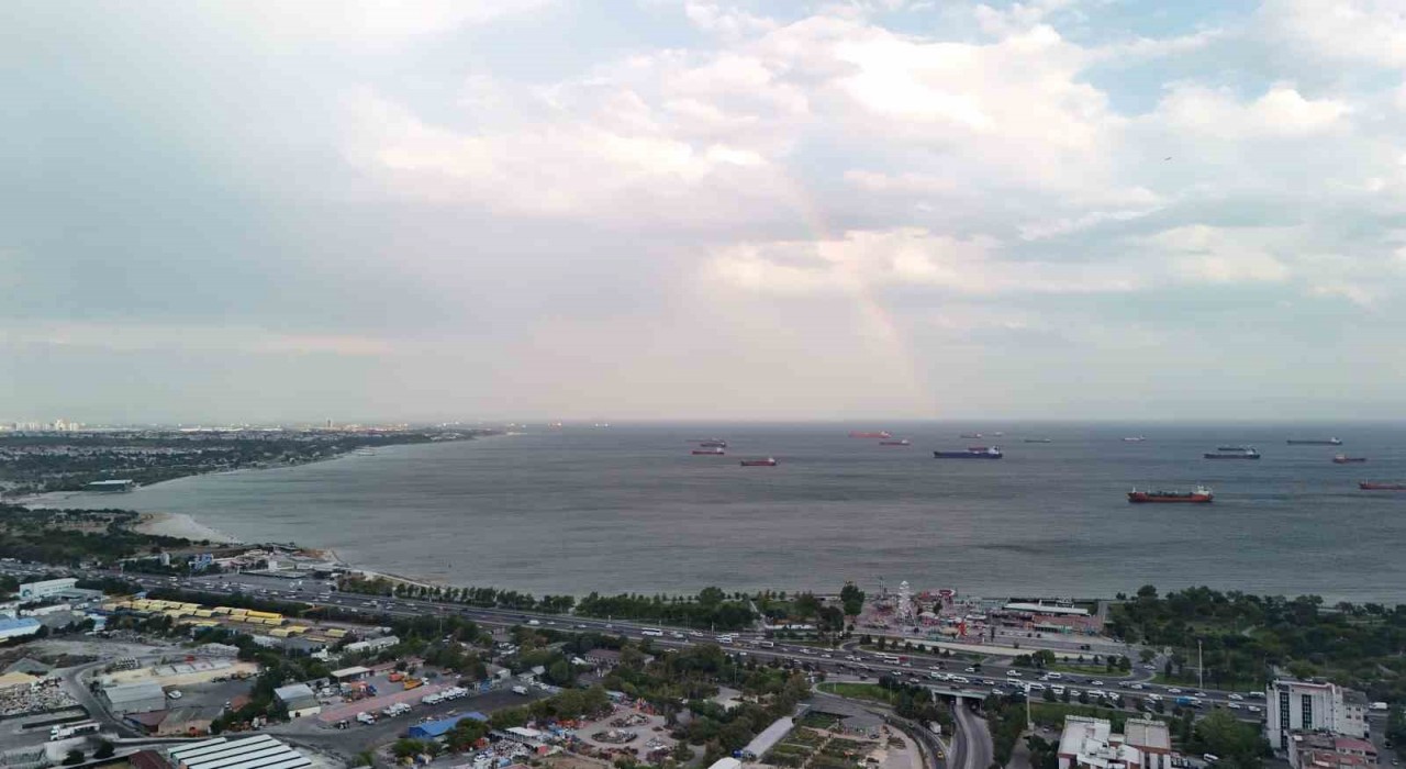 İstanbulda fırtına sonrası gökkuşağı