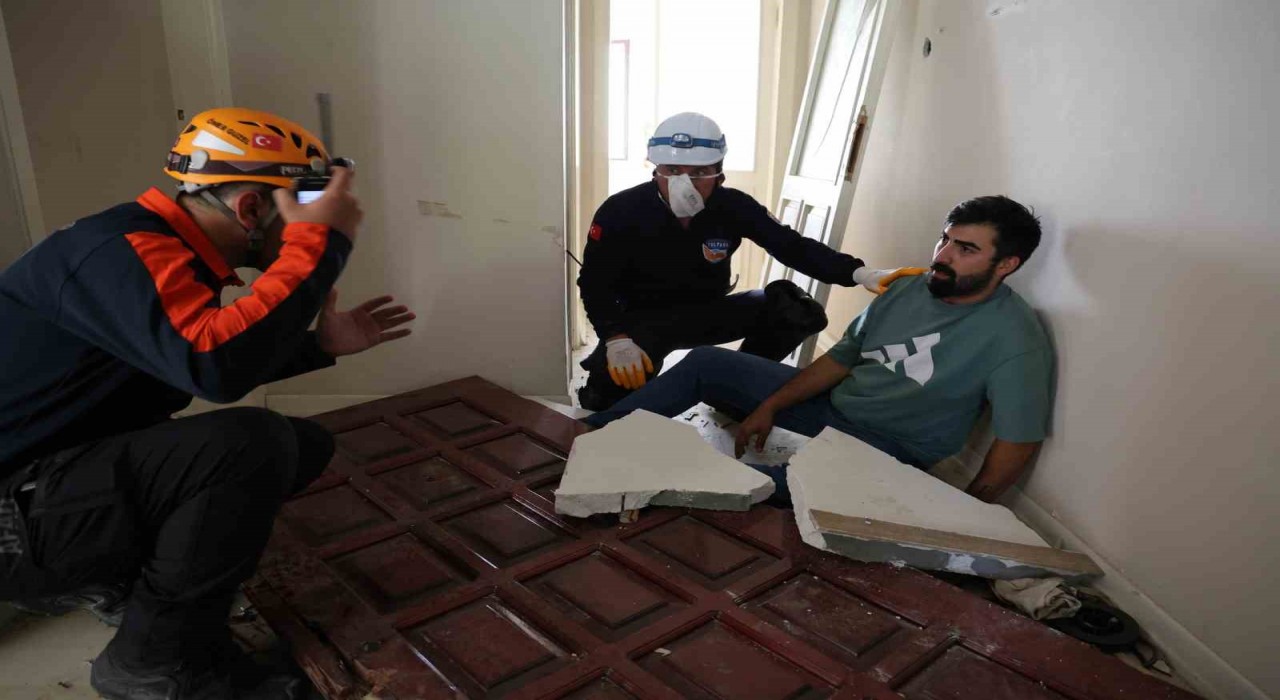 İstanbulda gerçeği aratmayan deprem tatbikatı