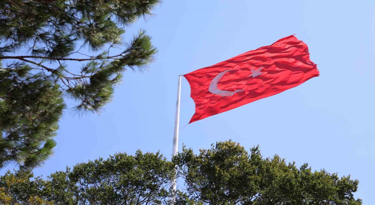 İstanbulda kuvvetli rüzgar etkisini sürdürüyor