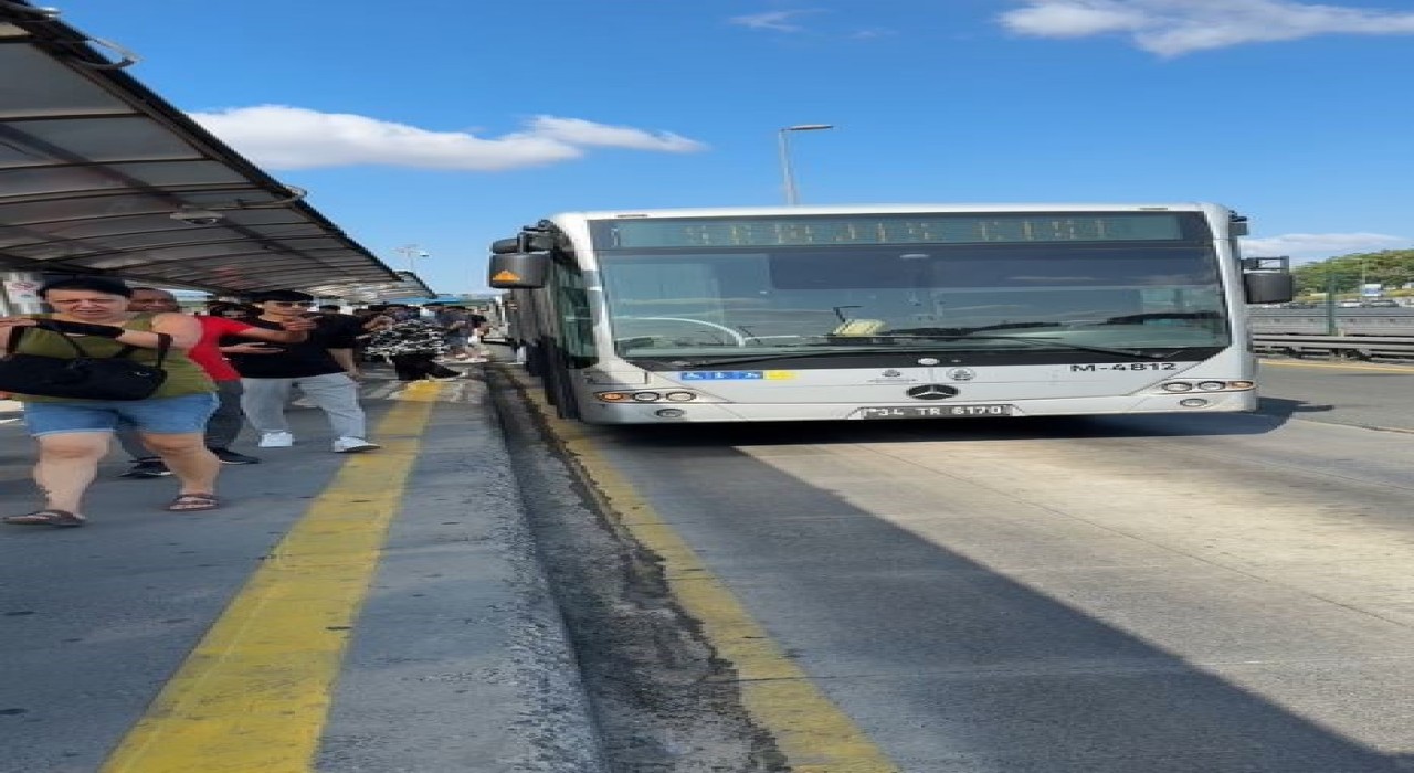 İstanbulda metrobüs arızası