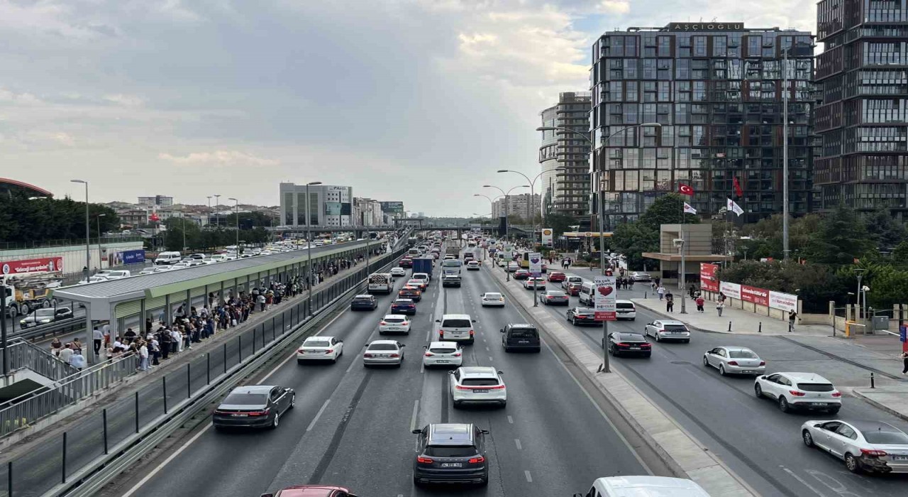 İstanbulda trafik yoğunluğu yüzde 67e ulaştı