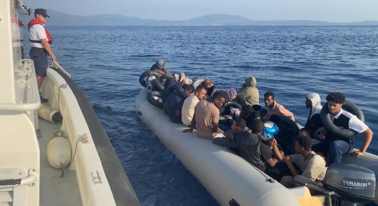 İzmir açıklarında 42 düzensiz göçmen yakalandı