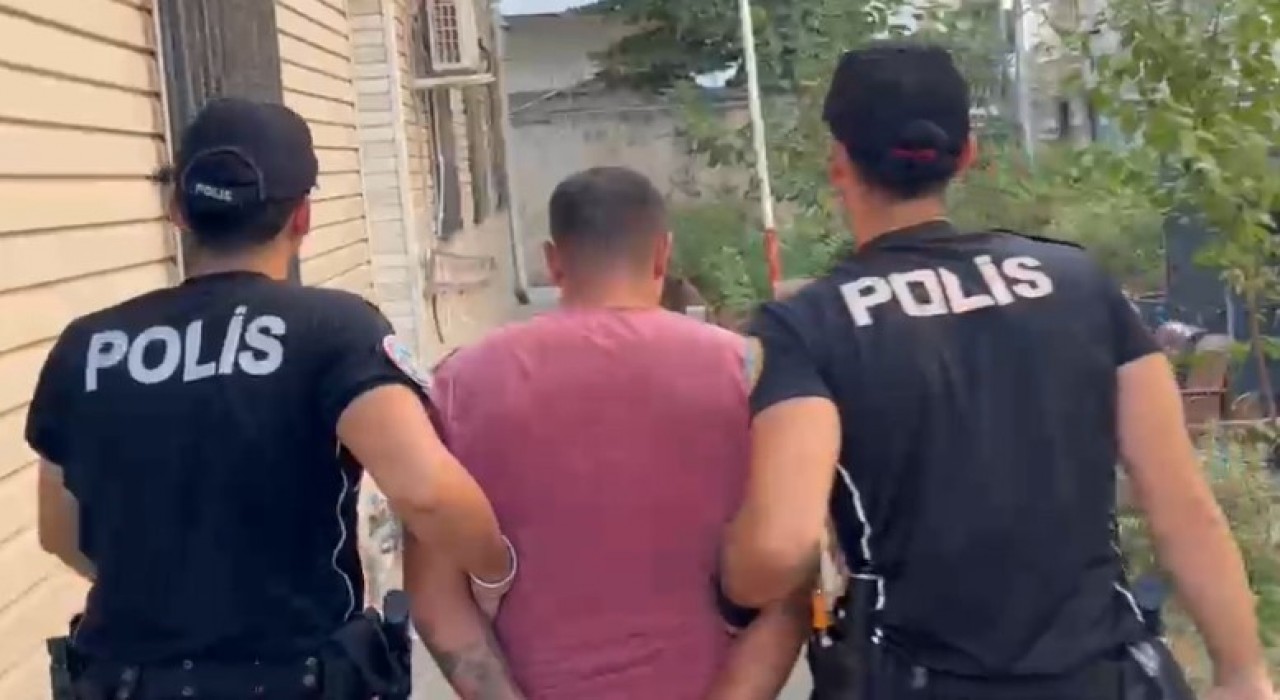İzmirde 11 yıl hapisle aranan şahıs yakalandı