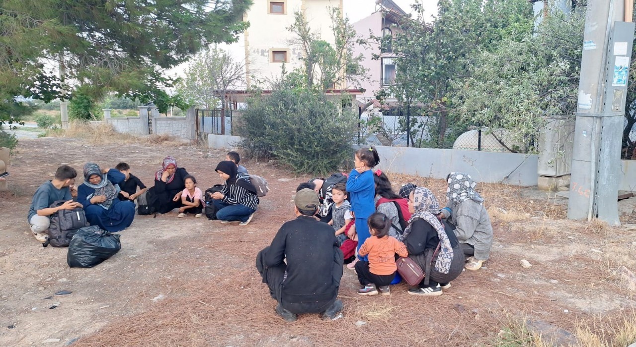 İzmirde 46 düzensiz göçmen yakalandı, 16 göçmen kurtarıldı