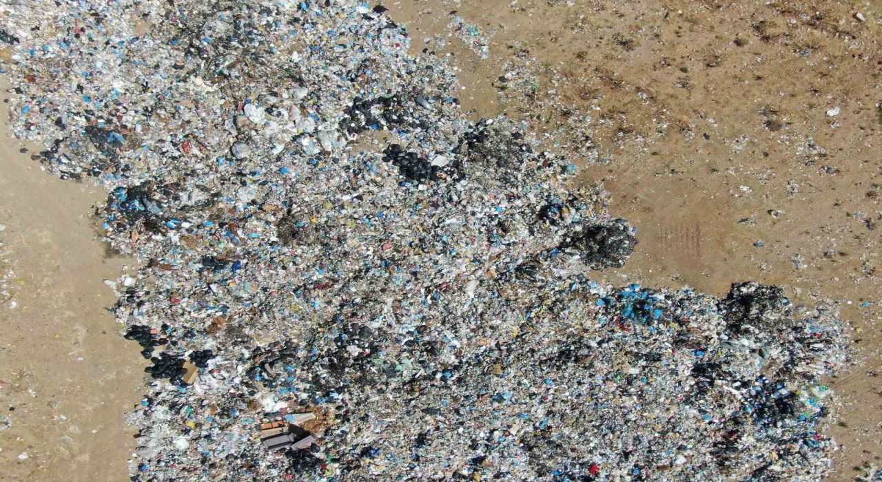 İzmirde çöpten sıradağları