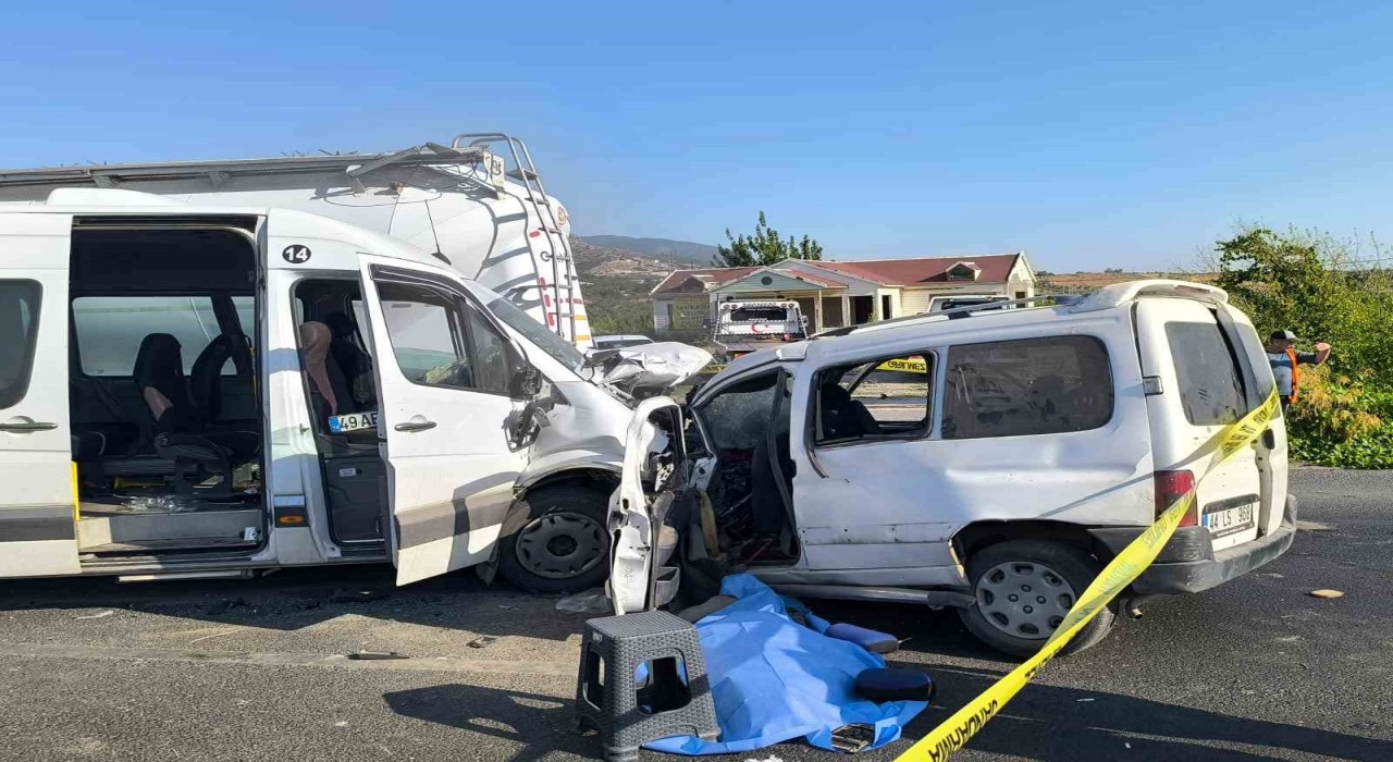İzmirde feci kaza: 1 ölü, 13 yaralı