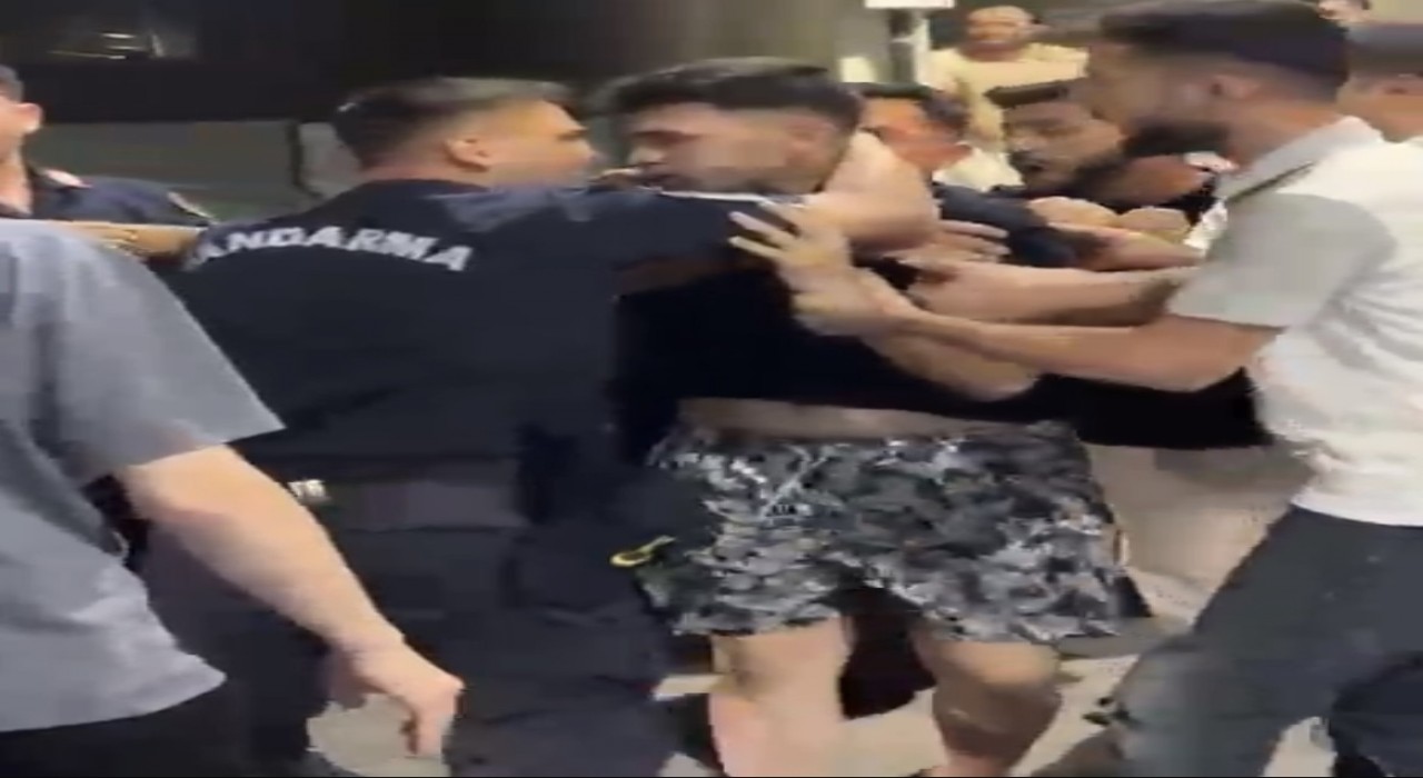 İzmirde jandarma ekiplerine saldırı: 8 gözaltı, 2 firari