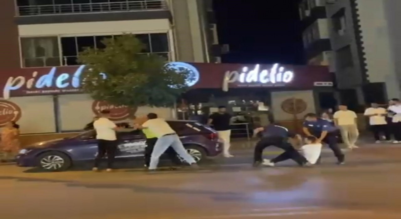 İzmirde polise saldırı anı kamerada