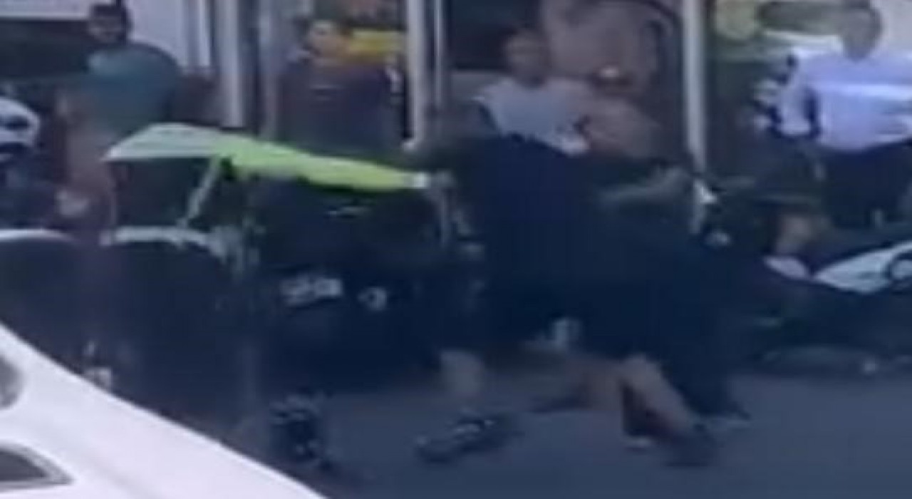 İzmirde polise tekmeli yumruklu saldırı
