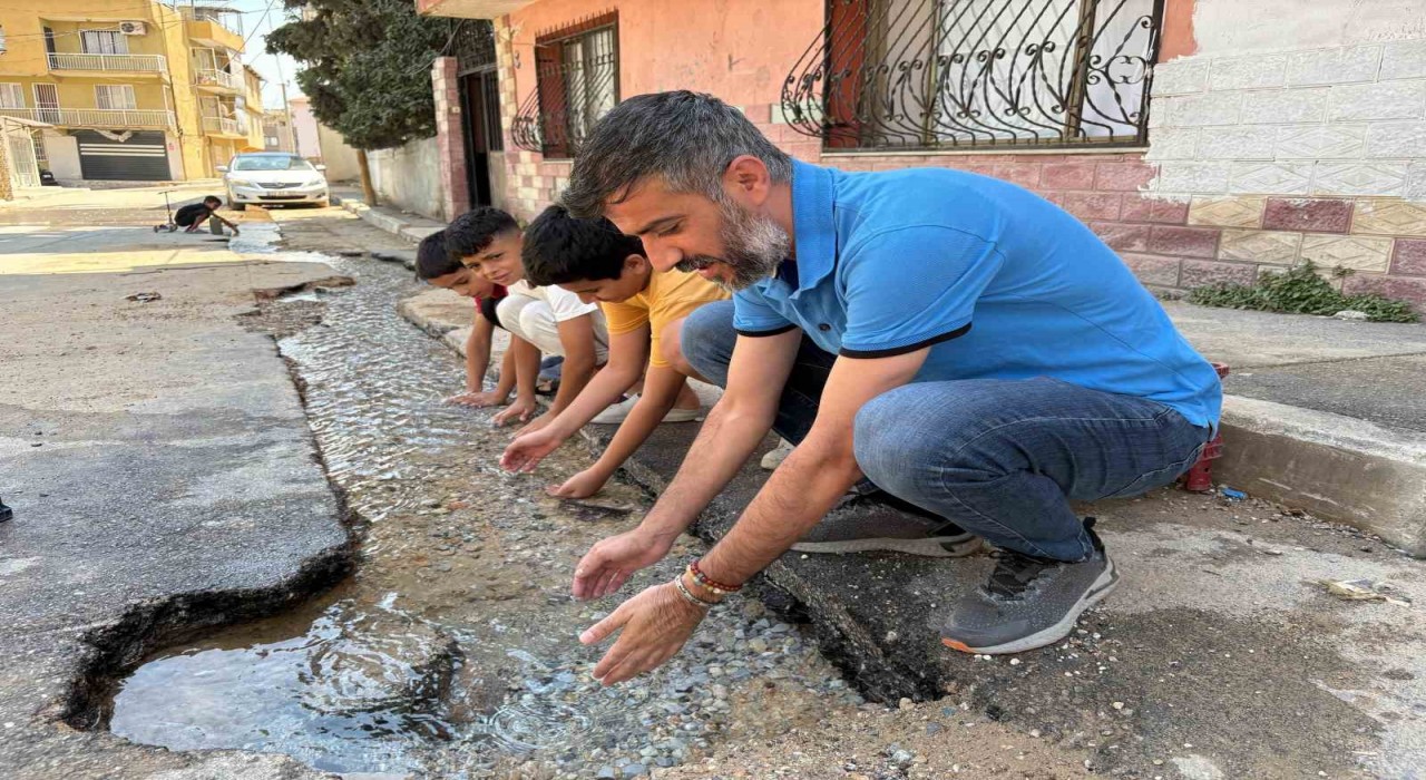 İzmirin içme suyu, musluk yerine sokaklara akıyor