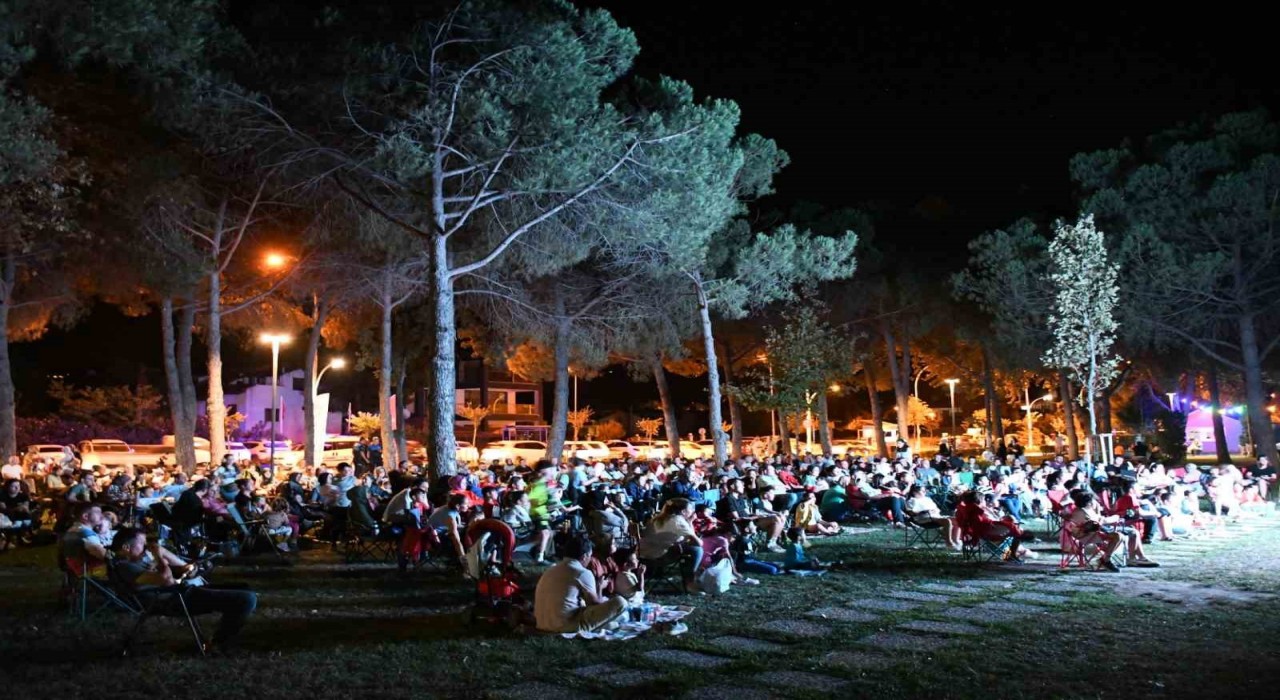 İznikte yaz akşamları çocukların neşesiyle renkleniyor