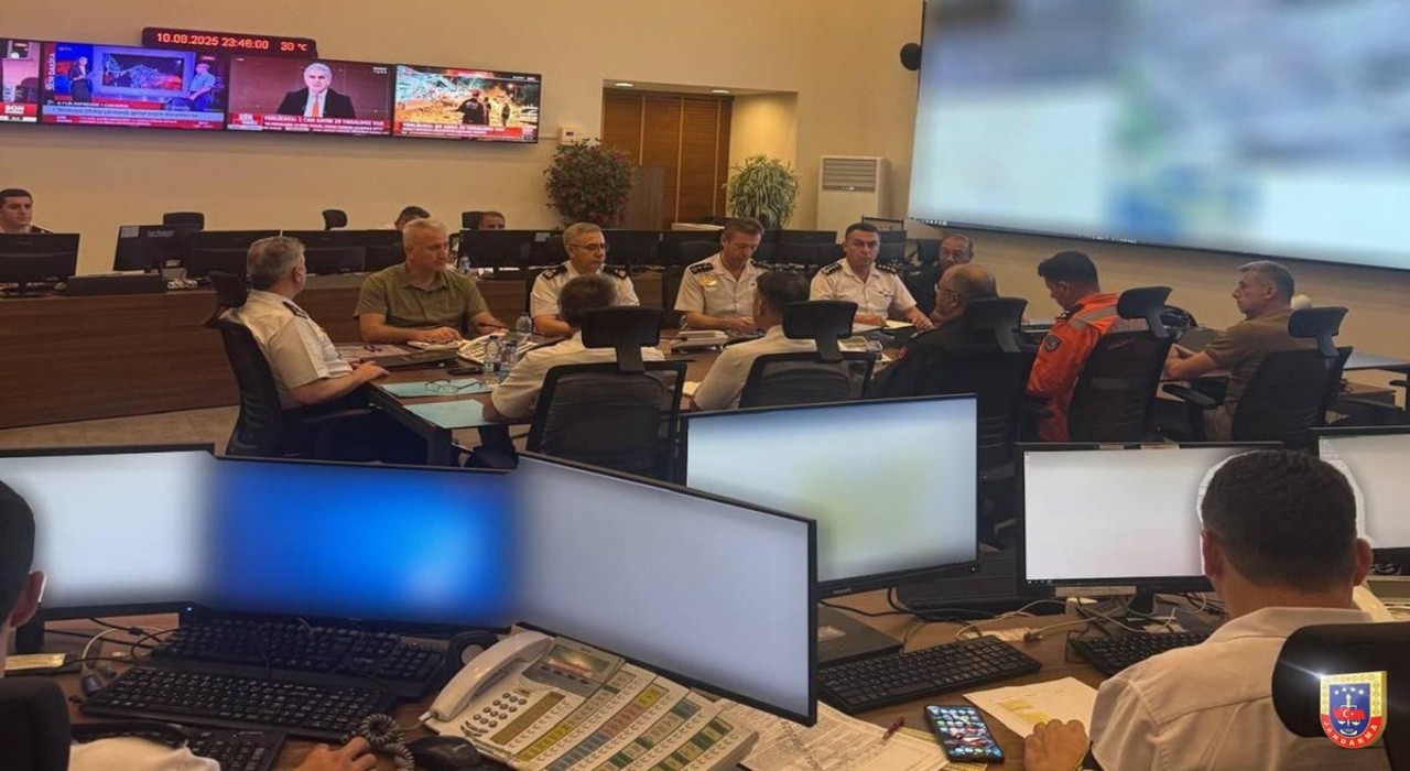 Jandarmadan deprem bölgesinde çalışmalara destek