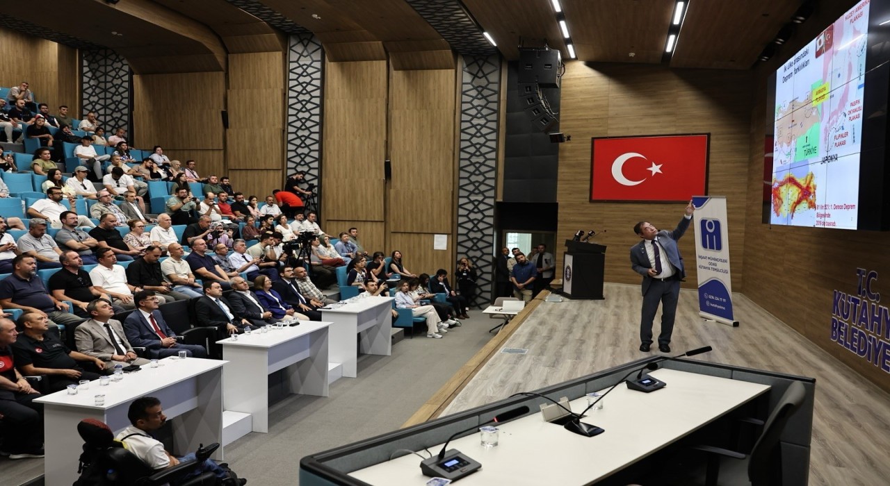 Japon Uzman Moriwaki, Kütahyada deprem semineri verdi