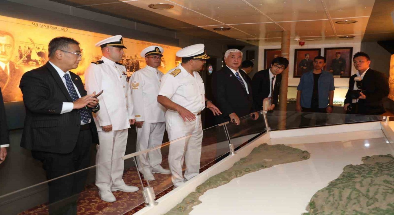 Japonya Savunma Bakanı Nakatani, İstanbul Tersanesi Komutanlığını ziyaret etti