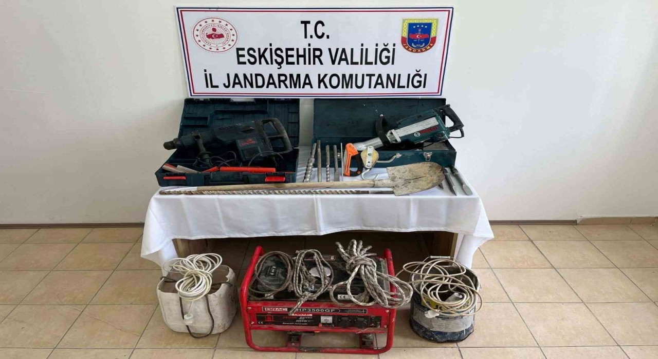 Kaçak kazı yaparken suçüstü yakalandılar