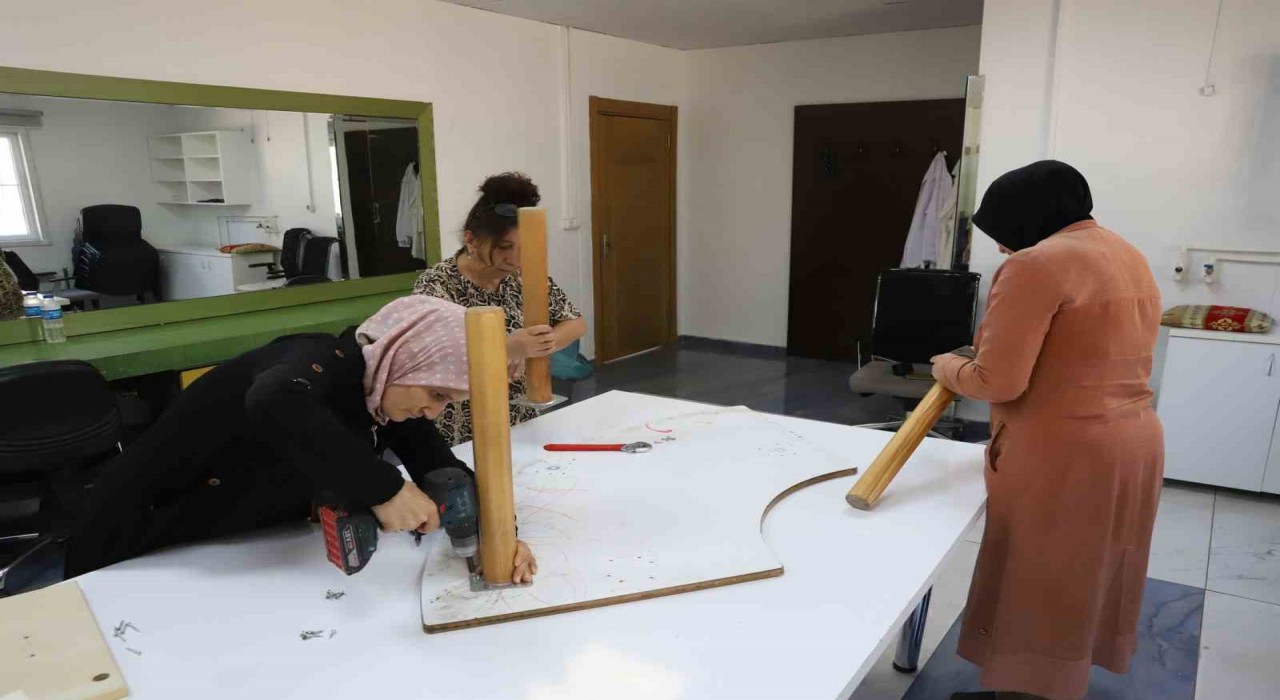 Kadınlar için başlatılan mobilya kurulum ve onarım eğitimi tamamlandı