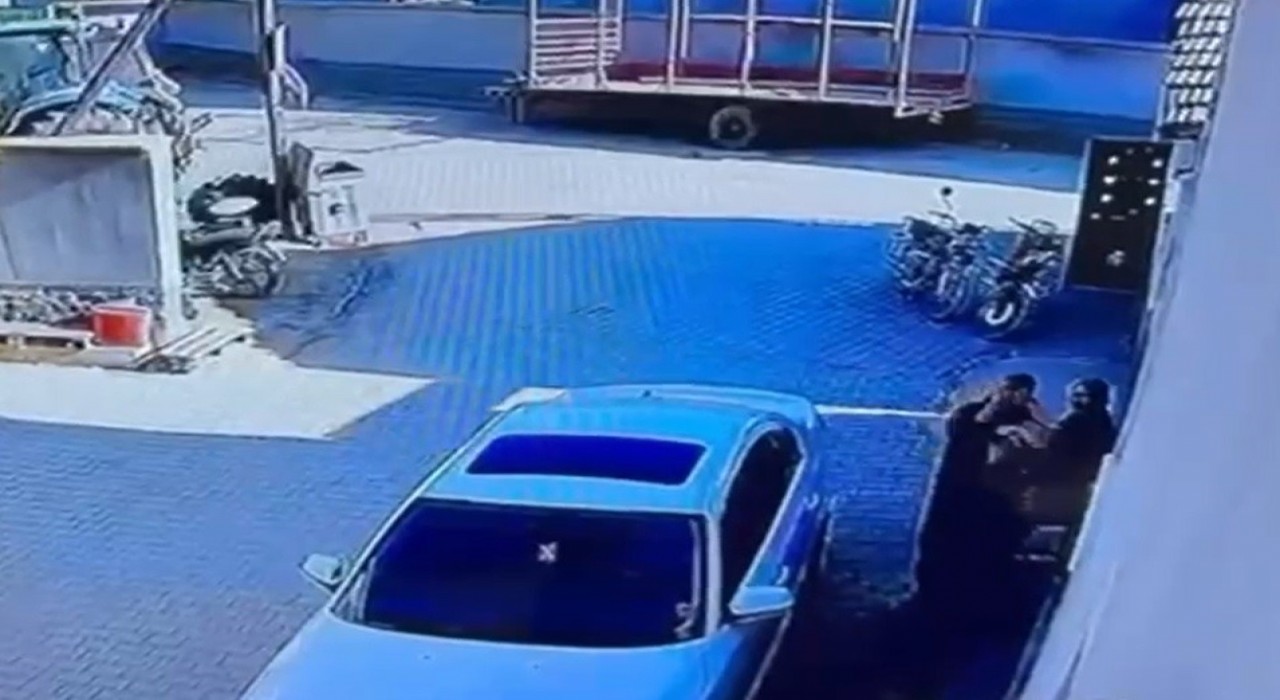 Kadınların saç baş sokak kavgası kamerada