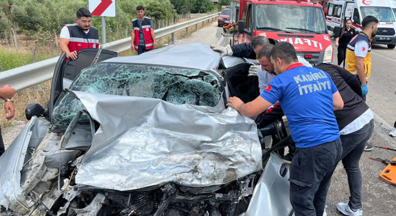 Kadirli’de Feci Kaza: İki Otomobil Kafa Kafaya Çarpıştı, 1 Ölü 1 Yaralı