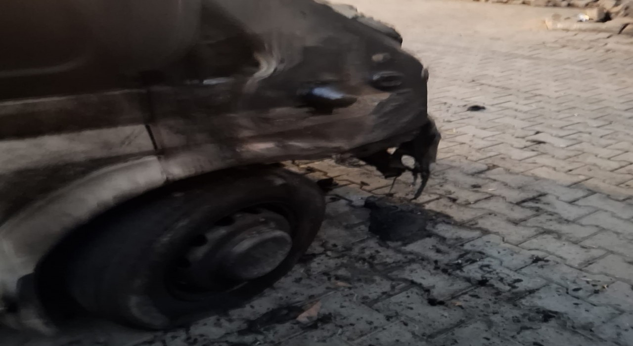 Kağızman da park halindeki 1 araç yandı