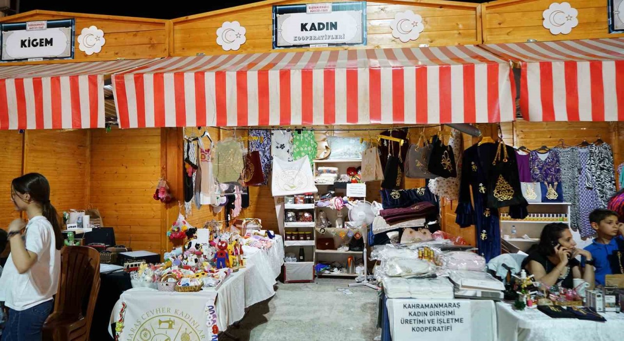 Kahramanmaraşta kadınların el emekleri fuarda sergileniyor