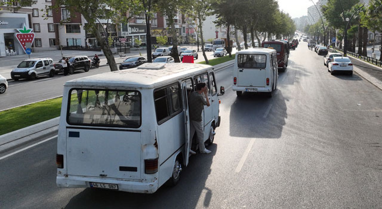 Kahramanmaraş’ta Nostaljik Dolmuşlarla Renkli Fuar Açılışı