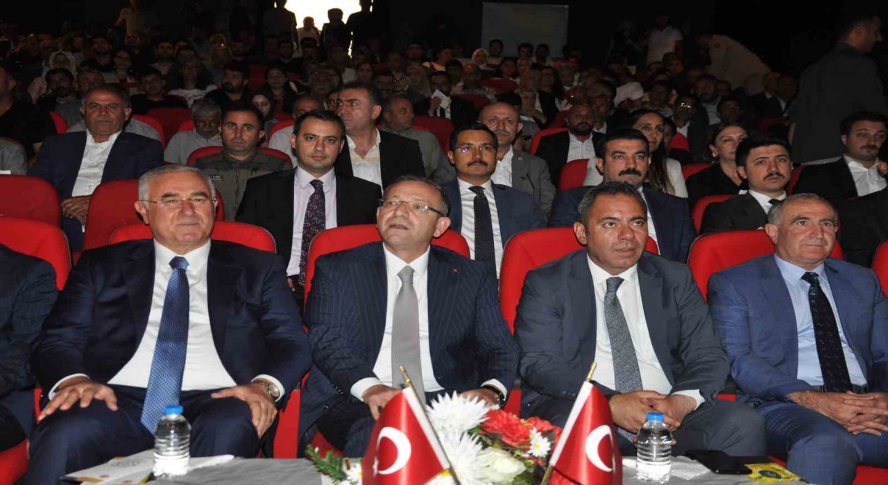 Kamu Başdenetçisi Mehmet Akarca Karslılarla buluştu