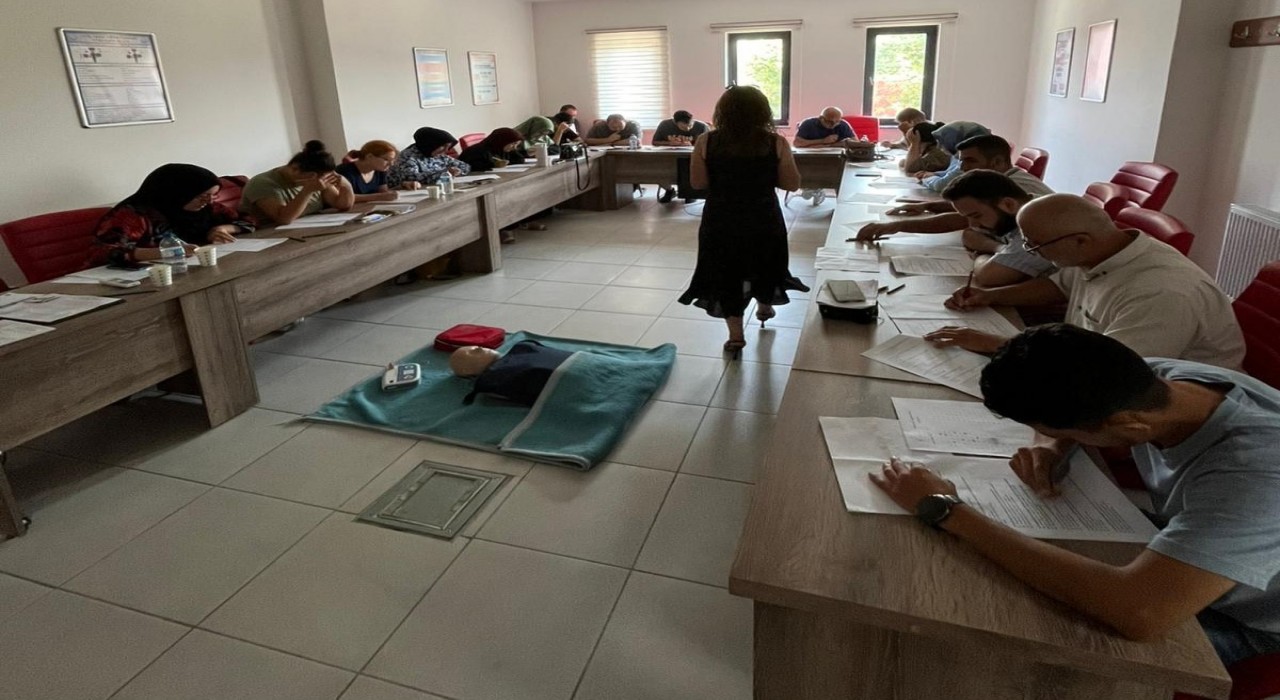 Kamu personeline ilk yardım eğitimi verildi