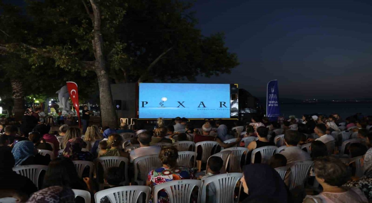 ‘Kamyoled ile açık havada sinema keyfi