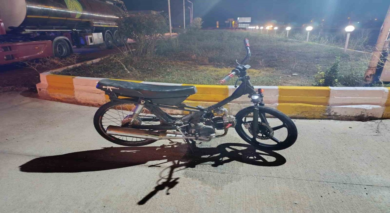 Kamyonetin çarptığı motosiklet sürücüsü yaralandı