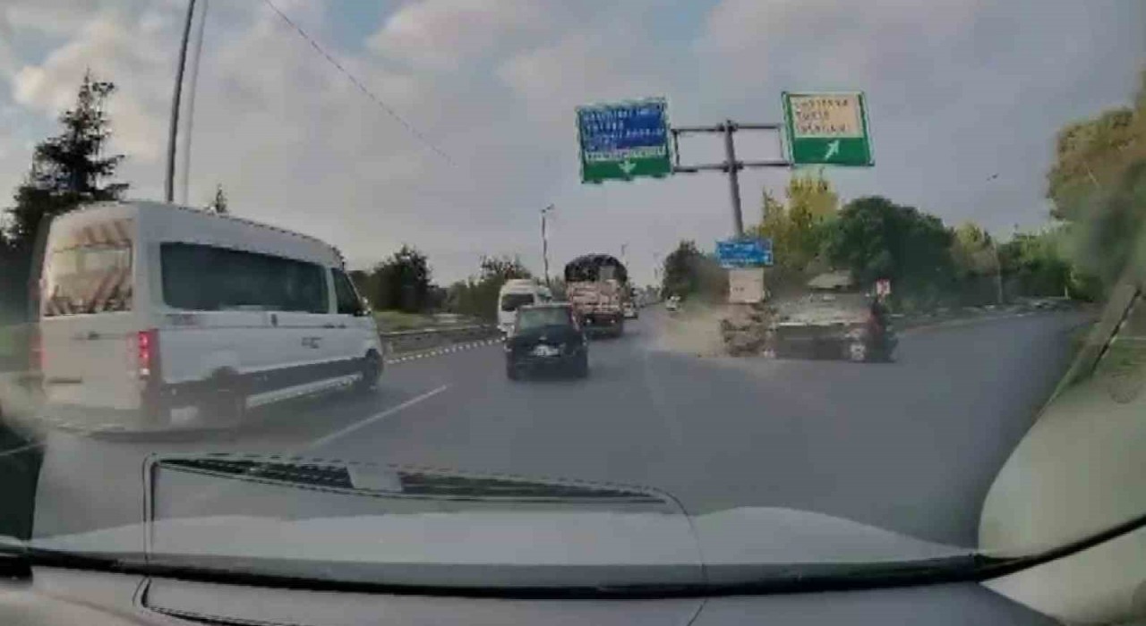 Kamyonla çarpışmaktan kaçınırken demir bariyerlere girdi