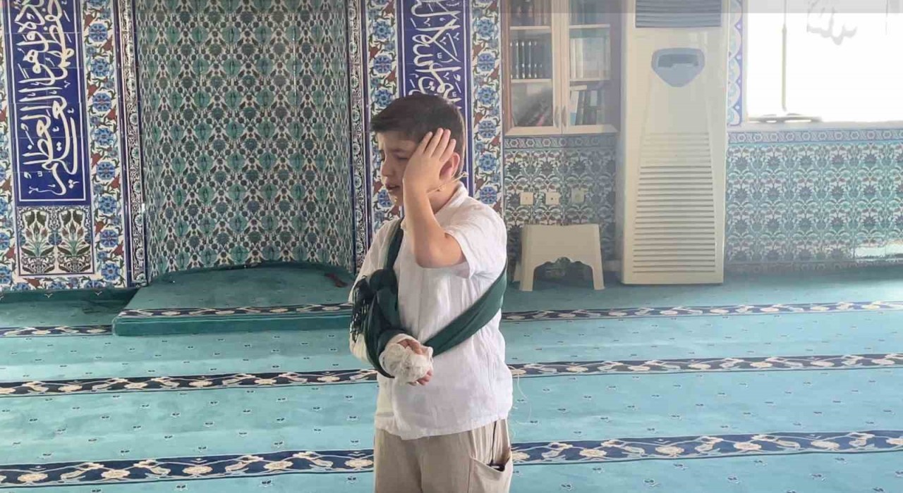 Kapaklıda 10 yaşındaki Haminin okuduğu ezan cemaatten tam not aldı