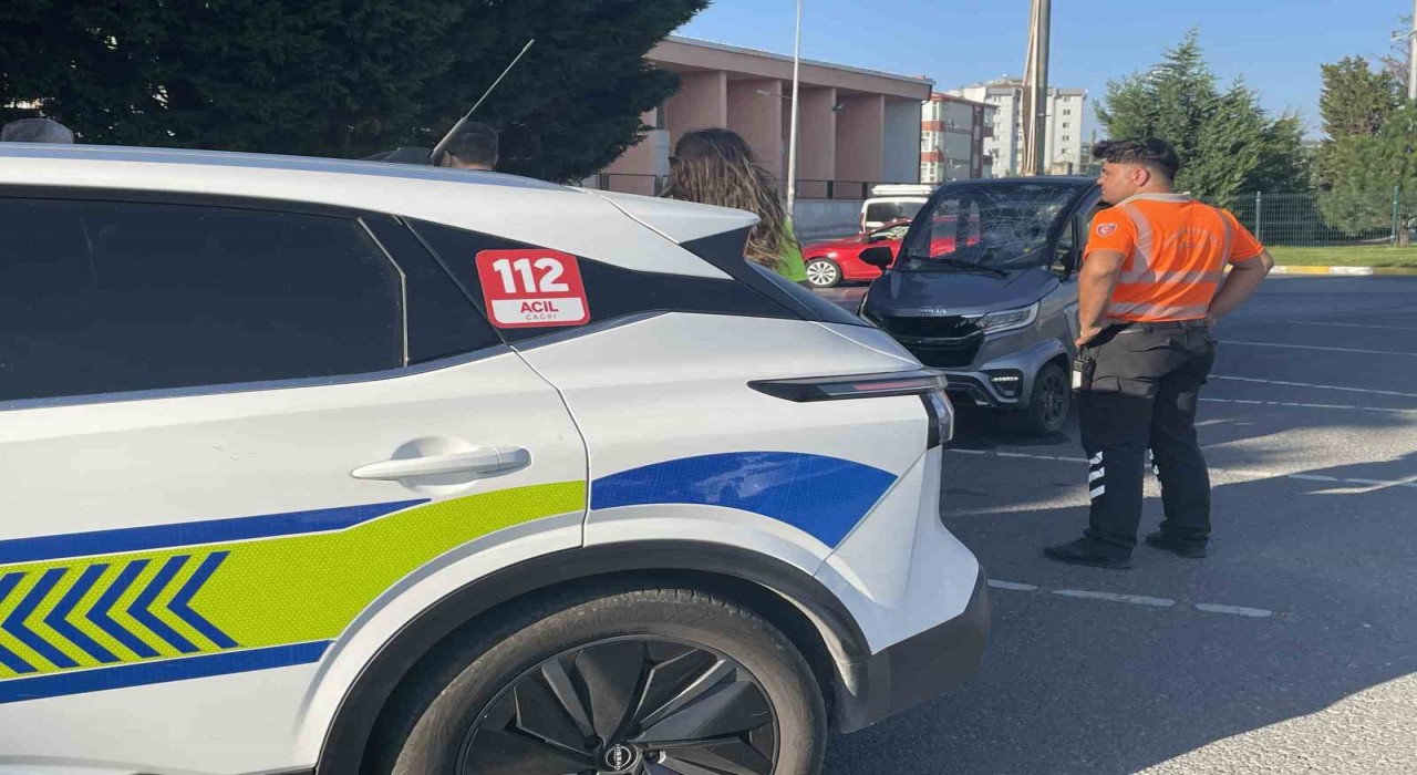 Kapaklıda elektrikli otomobille scooter çarpıştı: 3 yaralı