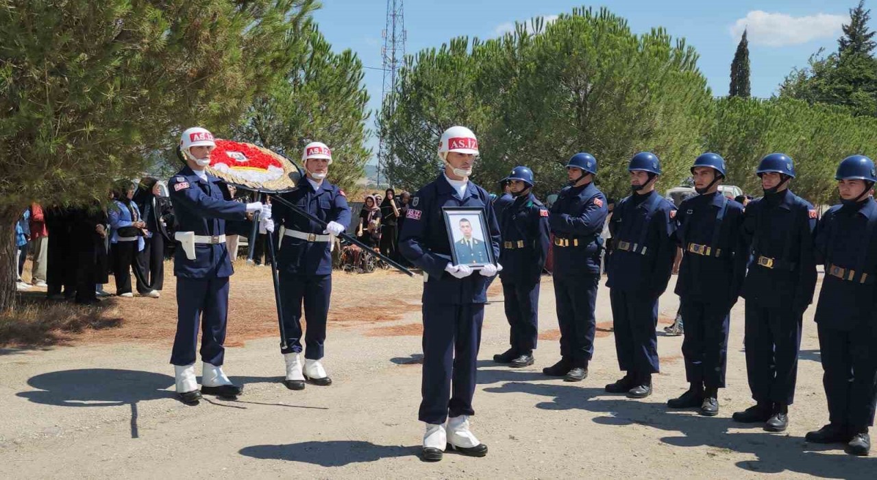 Kara astsubay öğrencisi toprağa verildi