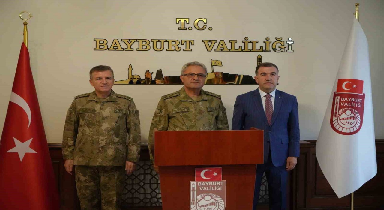 Kara Kuvvetleri Komutanı Orgeneral Tokel Bayburtta