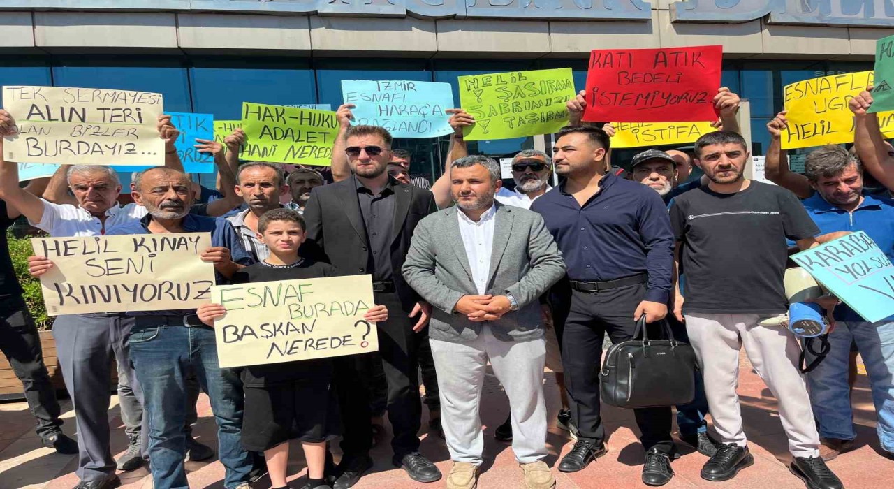 Karabağlarda pazarcılardan ‘katı atık bedeli tepkisi