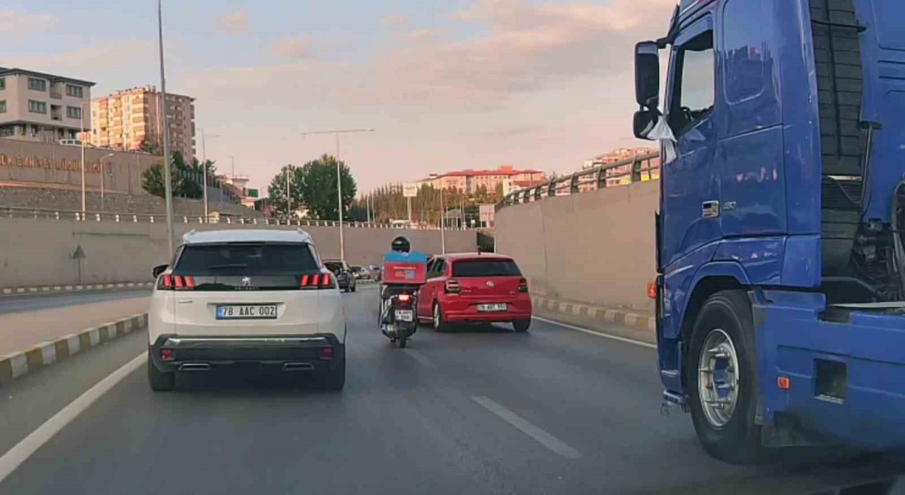 Karabükte düğün konvoyundaki araçlar trafik kurallarını hiçe saydı