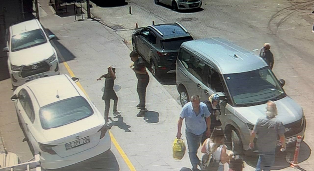 Karabükte uçan tekmeli ve bıçaklı kavga: 2 yaralı