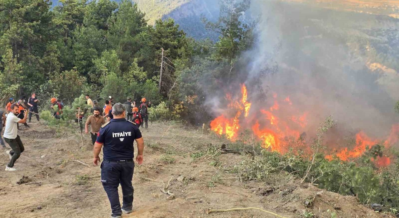 Karabükteki orman yangınını söndürme çalışmaları devam ediyor