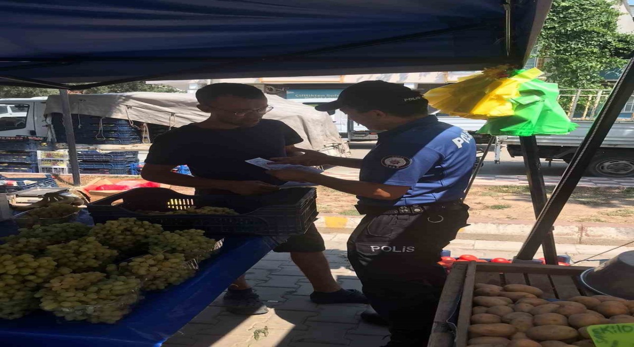 Karacabeyde polis dolandırıcılığa karşı broşür dağıttı