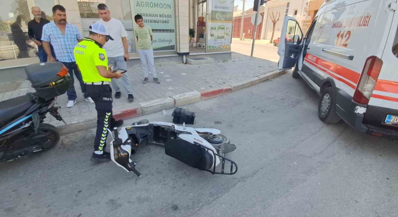 Karamanda otomobille elektrikli bisiklet çarpıştı: 2 yaralı