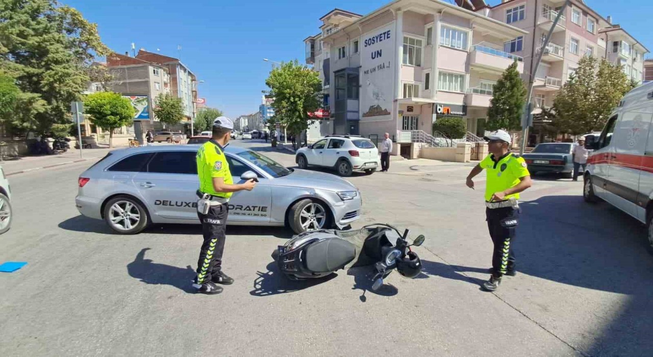 Karamanda otomobille motosiklet çarpıştı: 1 yaralı