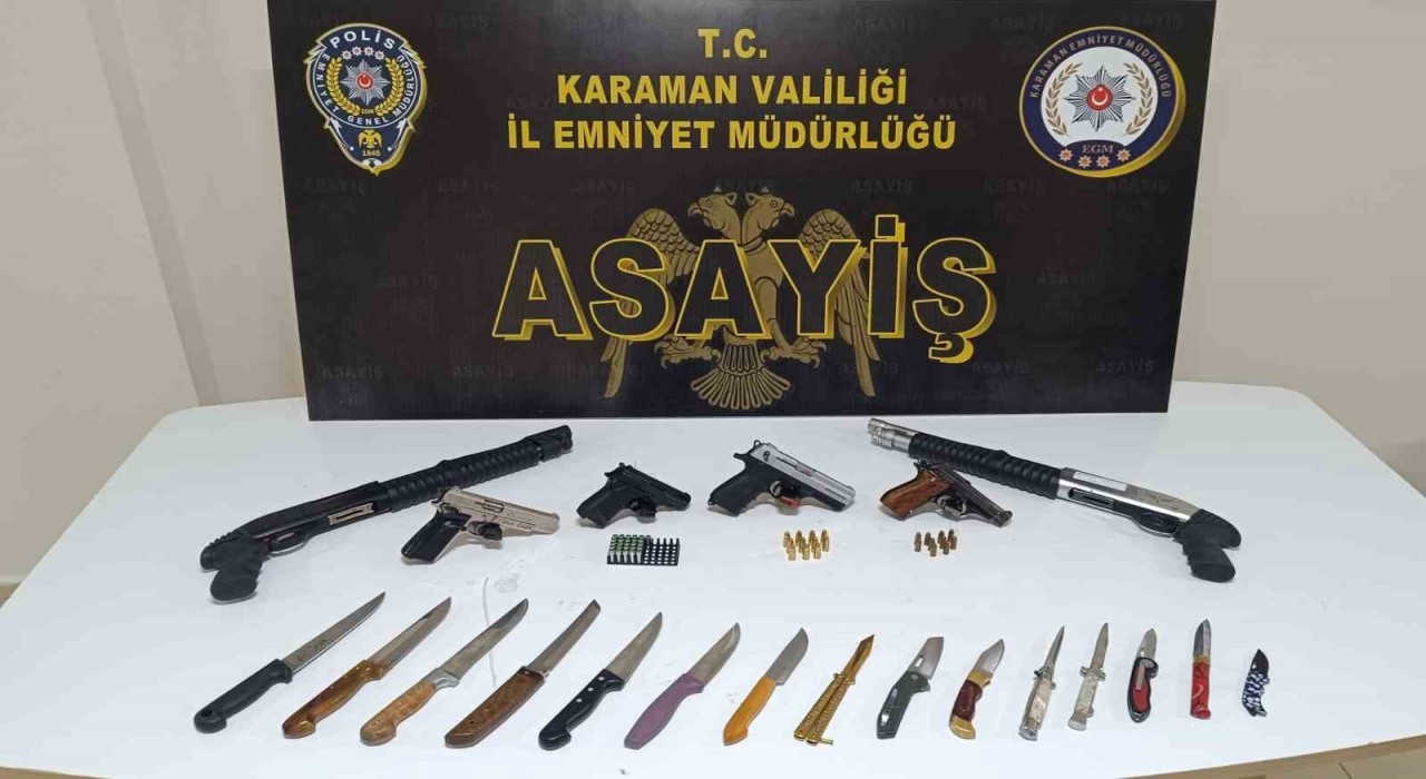 Karamanda ruhsatsız silahlar ve bıçaklar ele geçirildi