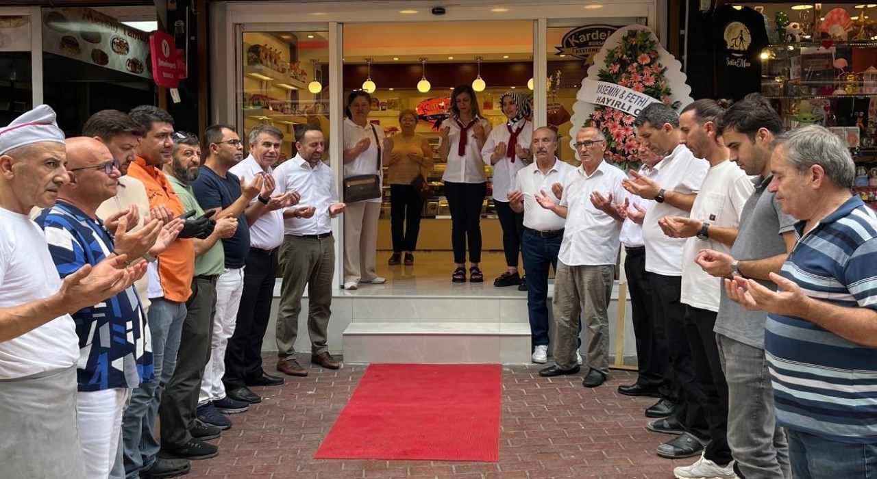 Kardelen kestane şekeri şimdi de ünlü caddede