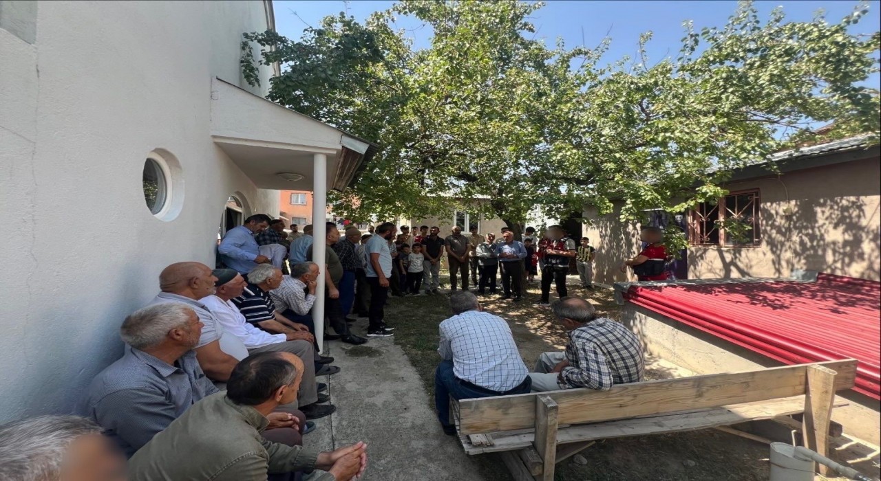 Kars jandarmadan siber farkındalık ve bilinçlendirme eğitimi