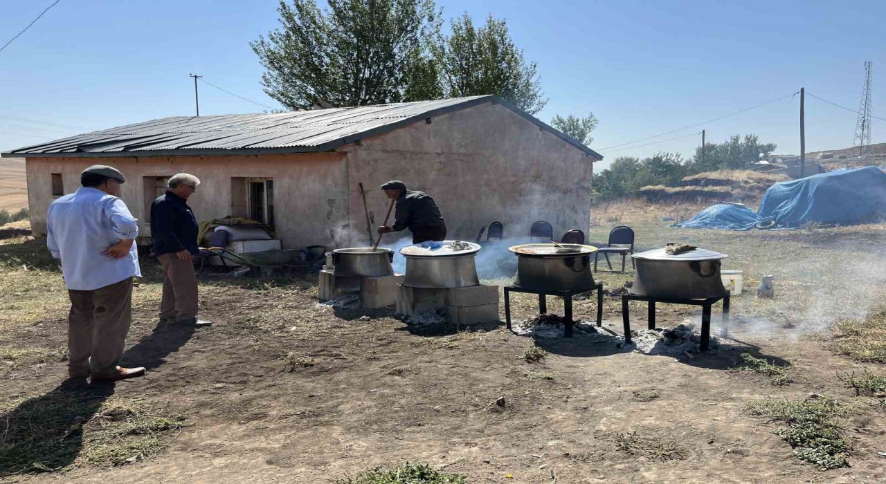 Karsta 78 yaşındaki düğün aşçısı 30 yıldır kazanda aşk pişiriyor