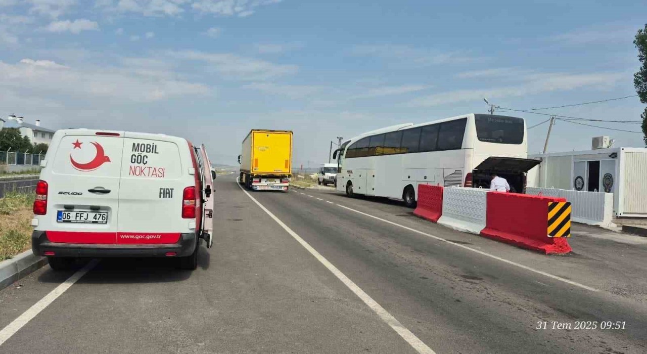 Karsta Göç İdaresi Müdürlüğünden yol uygulaması