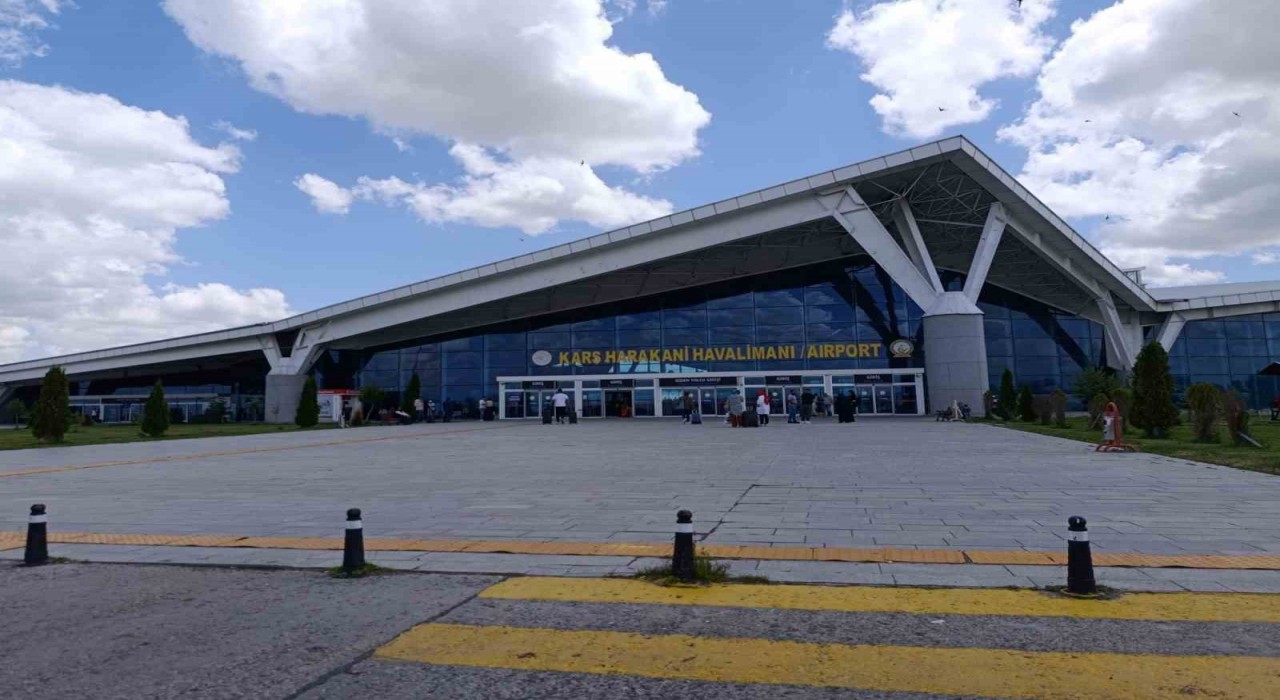 Karsta Haziran ayında 55 bin 502 kişi uçtu