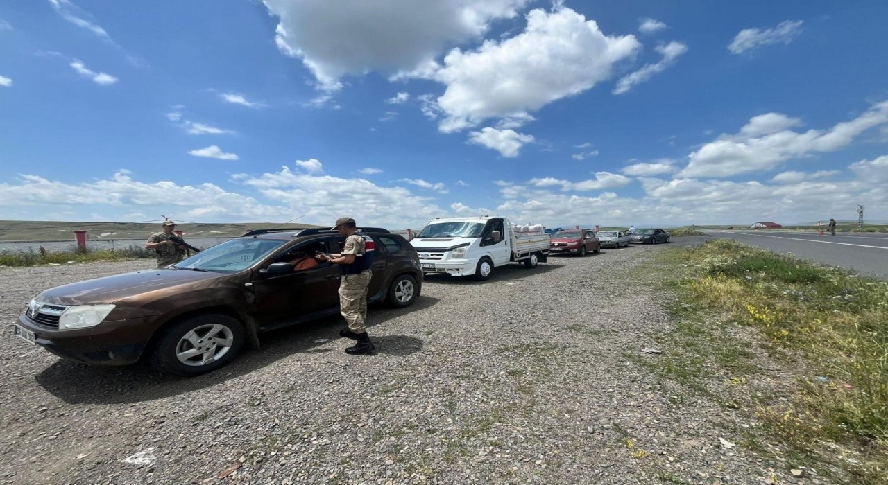 Karsta jandarmadan huzur ve güven uygulaması